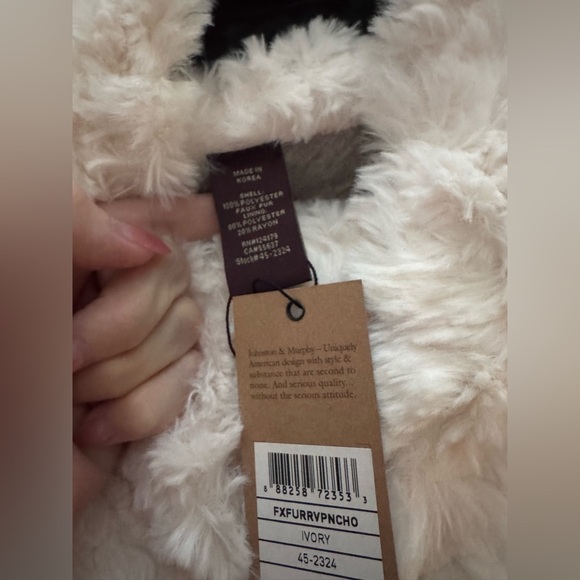 NWT Johnston and Murphy Faux Fur Reversible Poncho •OS• - Picture 4 of 9